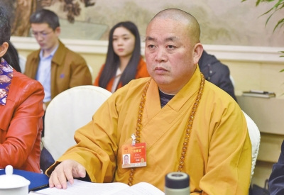 中国侨网全国人大代表、少林寺方丈释永信。(平伟 摄)