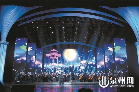 中国侨网小提琴大师吕思清在表演 。(周斌 摄)