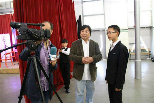 中国侨网中国小选手接受采访。(西班牙《联合时报》)
