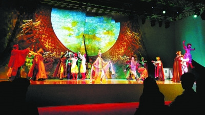 中国侨网当地时间5月30日晚,在米兰世博会“北京之夜”上,来自北京的原创舞剧《马可·波罗》精彩上演。(余智骁 摄)