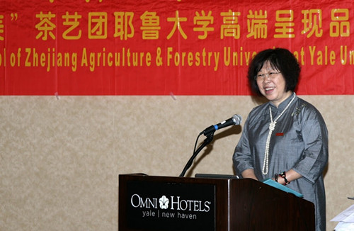 中国侨网王旭烽团长在耶鲁发表的演讲。(李亚维 摄)