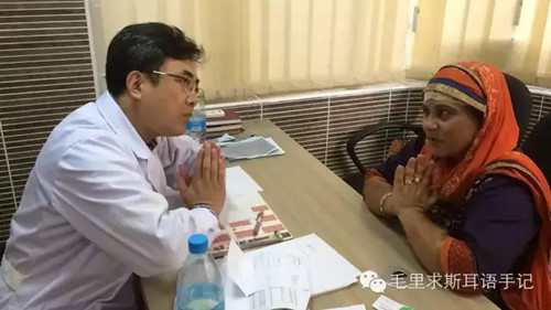 中国侨网从上面的照片里，可以看到，她内心散发而出的虔诚