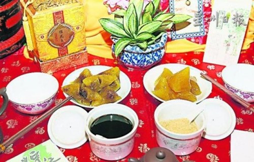 中国侨网霹雳福州十邑会馆的福州三味家乡粽，有三种不同口味的粽子，各具特色。（马来西亚《星洲日报》）