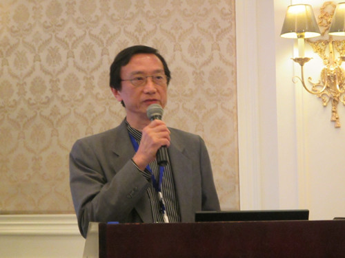 中国侨网陈浩泉去年在广州的首届世界华文文学大会上发言。（加拿大《环球华报》）