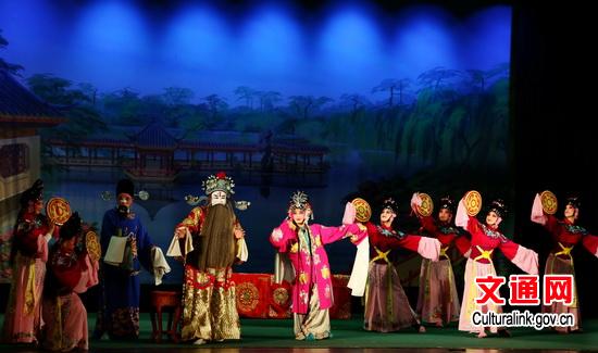 浙江婺剧艺术研究院应邀庆祝新加坡建国50周年，演出受当地观众热捧