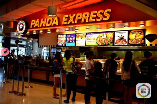 装修极为现代化的美国连锁中餐馆熊猫快餐，让人很难将其与中国传统餐饮扯上关系