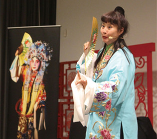艺术家孙萍。(法国《欧洲时报》/张乔楠