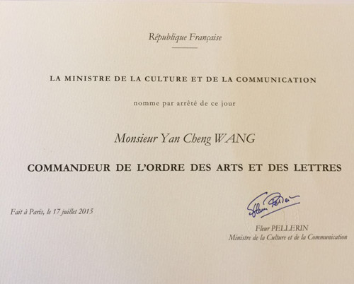 佩尔兰部长签署的授奖令。（法国《欧洲时报》）