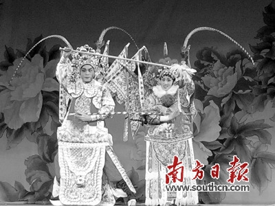 粤剧折子戏《穆桂英招亲》在马六甲演出。(周豫