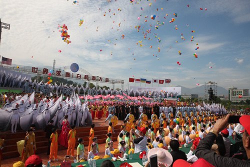 世界（永春）白鹤拳大会在福建省泉州市永春县举行，15个国家和地区1000多人参加。永春白鹤拳又名永春拳，创办于清朝康熙年间。