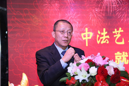 李平公参代表中国驻法使馆表示祝贺。（图片来源：欧洲时报记者黄冠杰