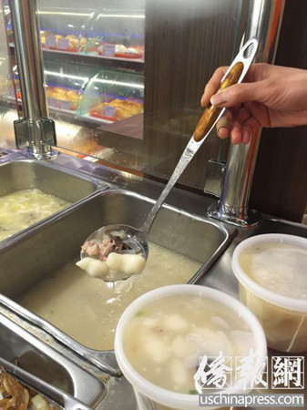 台山汤圆配料多,味道鲜美。(美国《侨报》/林菁