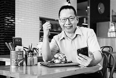图为被誉为“澳洲最佳美食家”的罗尼·雷