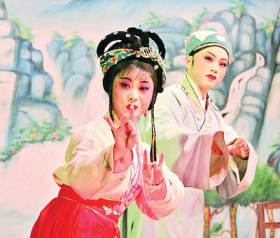 “最亲的融合”则展出充满文化色彩的歌仔戏。(马来西亚《光华日报》)