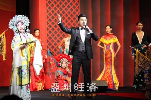 2月1日晚在首尔乐天酒店举行的时尚京剧秀上，京剧与歌剧的碰撞