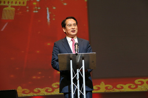 中国国务院侨办副主任谭天星致辞,向旅爱华侨华人送上来自祖(籍)国的问候。(图片来源:《欧洲时报》/杨赛