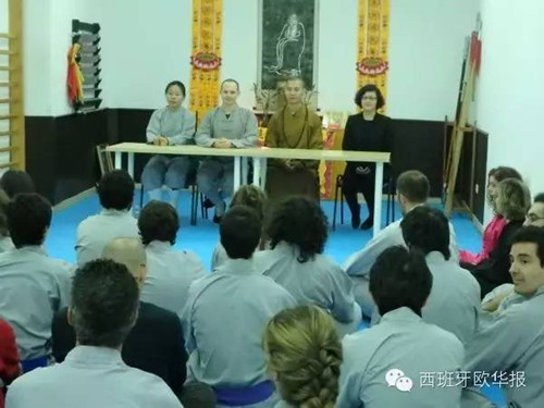 释延提师傅为学员演讲
