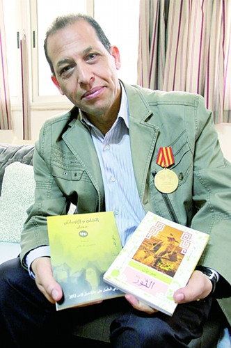 穆赫森·法尔加尼以及他的译作和奖章