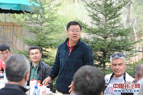 中国驻乌兹别克斯坦大使孙立杰在活动上讲话。(使馆供图)