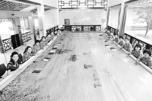 2012年,姚建萍领衔带领团队创作苏绣巨作《春早江南》