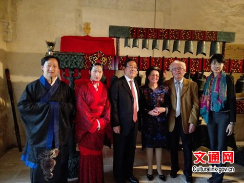 李少平公参与蒙图瓦音乐博物馆主席阿德琳娜、蒙图瓦民间艺术节创始人让-弗朗索瓦、湖北随州编钟艺术家合影