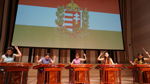 中央音乐学院“茉莉花”扬琴重奏团演绎李斯特作品《匈牙利狂想曲第二号》(匈牙利《欧洲华通社》;李震/摄)