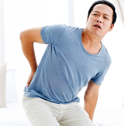也越来越趋向于年轻人,目前最常见的引起腰痛的疾病有急性腰扭伤,腰肌