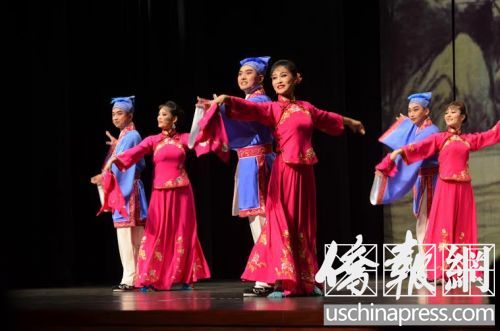 《夫妻观灯》(美国《侨报》/张苗