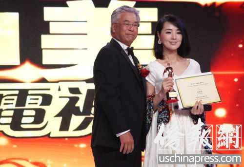 中国内地演员姜鸿波获最年度最佳女演员和最佳电视剧女主角两个大奖(美国《侨报》/章宁