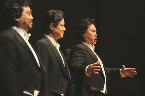 中国三大男高音戴玉强（右）、魏松（左）和莫华伦（中）。（澳大利亚《新快报》）