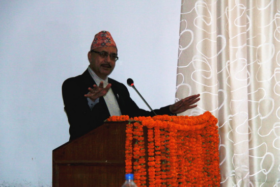 尼泊尔学院副院长比什努·吉米瑞致辞。（中国驻尼泊尔大使馆文化处）