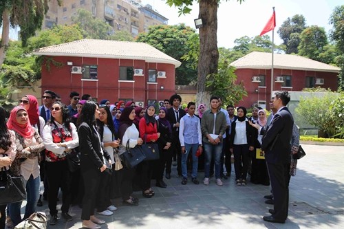 学生参观使馆