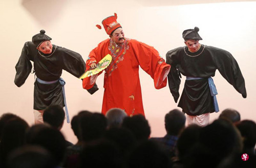 庄伟国、陈剑凡和林洪彬合演的《公子游》让人开怀大笑。（新加坡《联合早报》/林国明