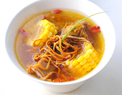 教你做养生滋补靓汤:虫草花玉米大骨汤-中国侨