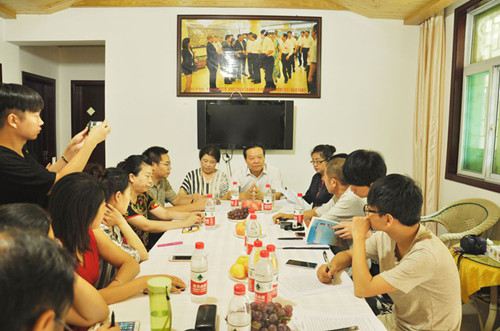 8月24日，著名作家雷涛应邀赴澳大利亚推介陕西与西北地区文学报告会新闻发布会在西安举行。（何双