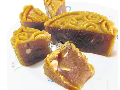 家庭自制的传统月饼，除了低糖也不油腻，老少皆宜。(马来西亚《中国报》)