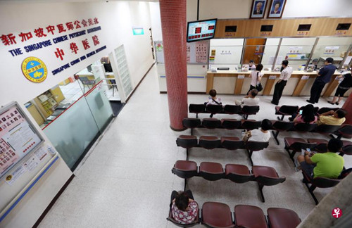 中华医院从9月1日起把草药收费调高一倍，以确保有经济能力的病患不滥用药费津贴。(新加坡《联合早报》/陈渊庄