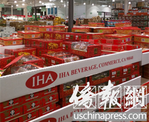 Costco月饼量大实惠,深受消费者欢迎。(美国《侨报》/张苗