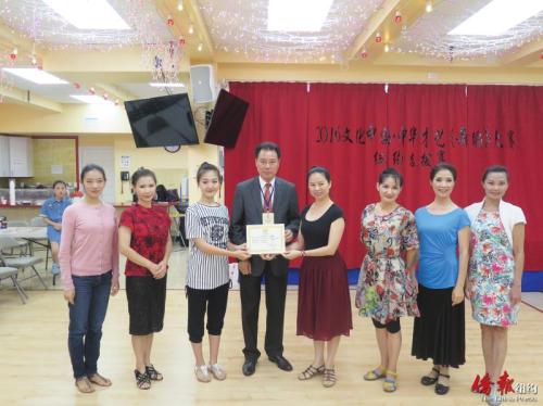 中国侨网纽约中华歌舞团的《古典舞》获得群舞一等奖。(美国《侨报》/王伊琳 摄)