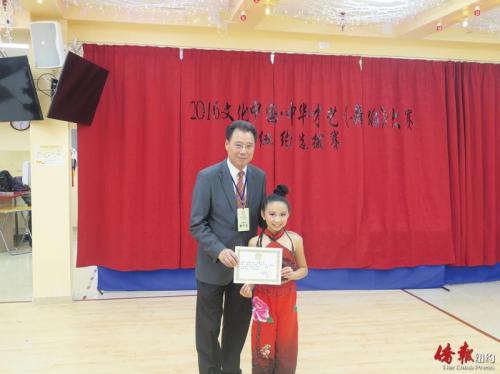中国侨网 Cathy Qu的《笛声悠悠》获得独舞一等奖。(美国《侨报》/王伊琳 摄)