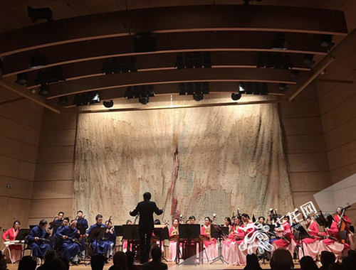 中国侨网民族管弦乐音乐会《巴渝风》在奥地利林茨Brucknerhaus剧院完美落幕。(资料图)