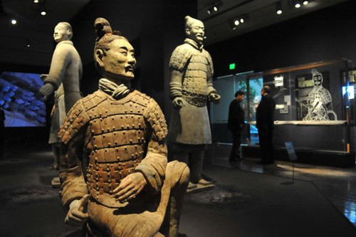 中国侨网资料图片:2013年在美国旧金山亚洲艺术博物馆展出的兵马俑。新华社发