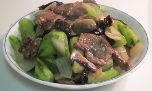 清新时令家常菜丝瓜炒牛肉 吃出养生好滋味