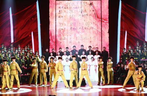 中国侨网纪念周巍峙同志诞辰100周年音乐会上唱响《中国人民志愿军战歌》。本报记者 陈 曦 摄