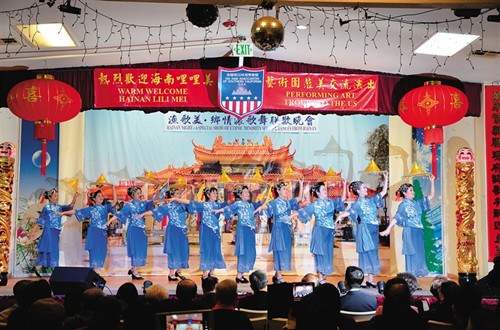 中国侨网演出剧照。(海南哩哩美艺术团提供)