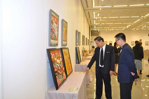 中国侨网中原文化泰国行“河南陶瓷艺术精品展”在曼谷开幕。(杨讴 摄) 