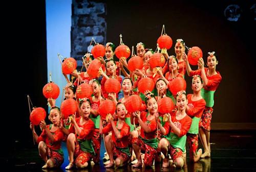 中国侨网(休斯敦华星艺术团演出现场)