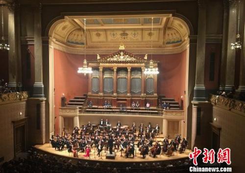 中国侨网2017“欢乐春节·中国新春音乐会”在捷克鲁道夫宫音乐厅举行,拉开捷克“欢乐春节”系列活动序幕。
