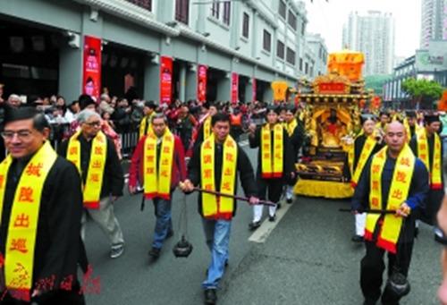 中国侨网城隍爷出巡。(资料图片)