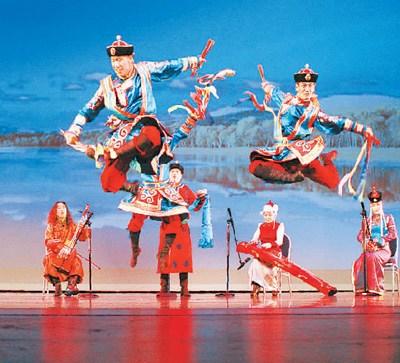 中国侨网图为演员在表演舞蹈。(王欢 贾忠摄影报道)